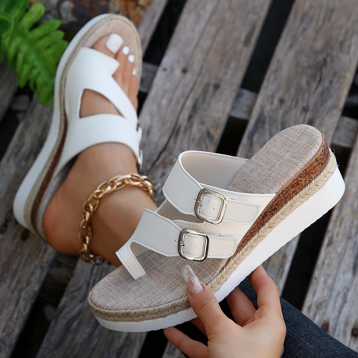 Slippers for women fashionable for outdoor wear slope heels for vacation beach shoes comfortable and cool slippers