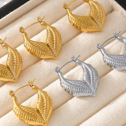 Leaf patchwork heart-shaped earrings with a niche design and titanium steel earrings