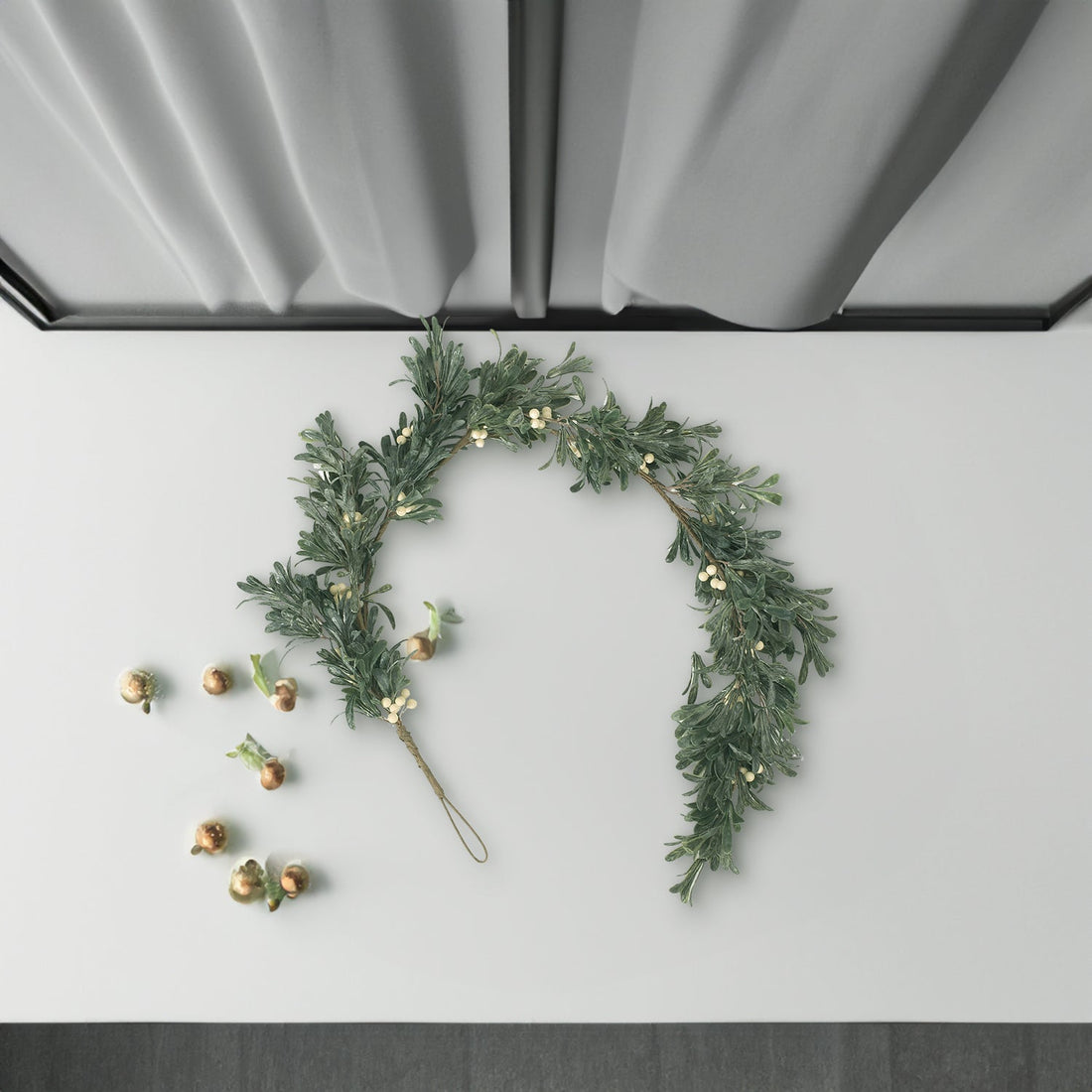 54" SNOWBERRY GREEN GARLAND