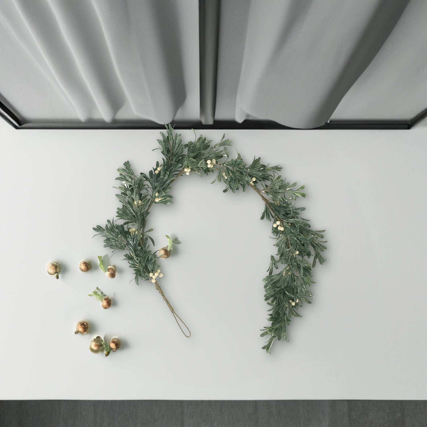54" SNOWBERRY GREEN GARLAND