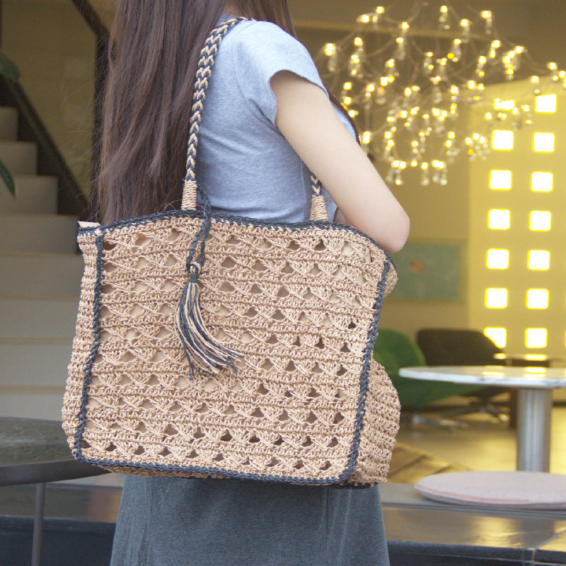 Square tassel single shoulder grass woven bag small fresh hollow handmade grass woven bag women&