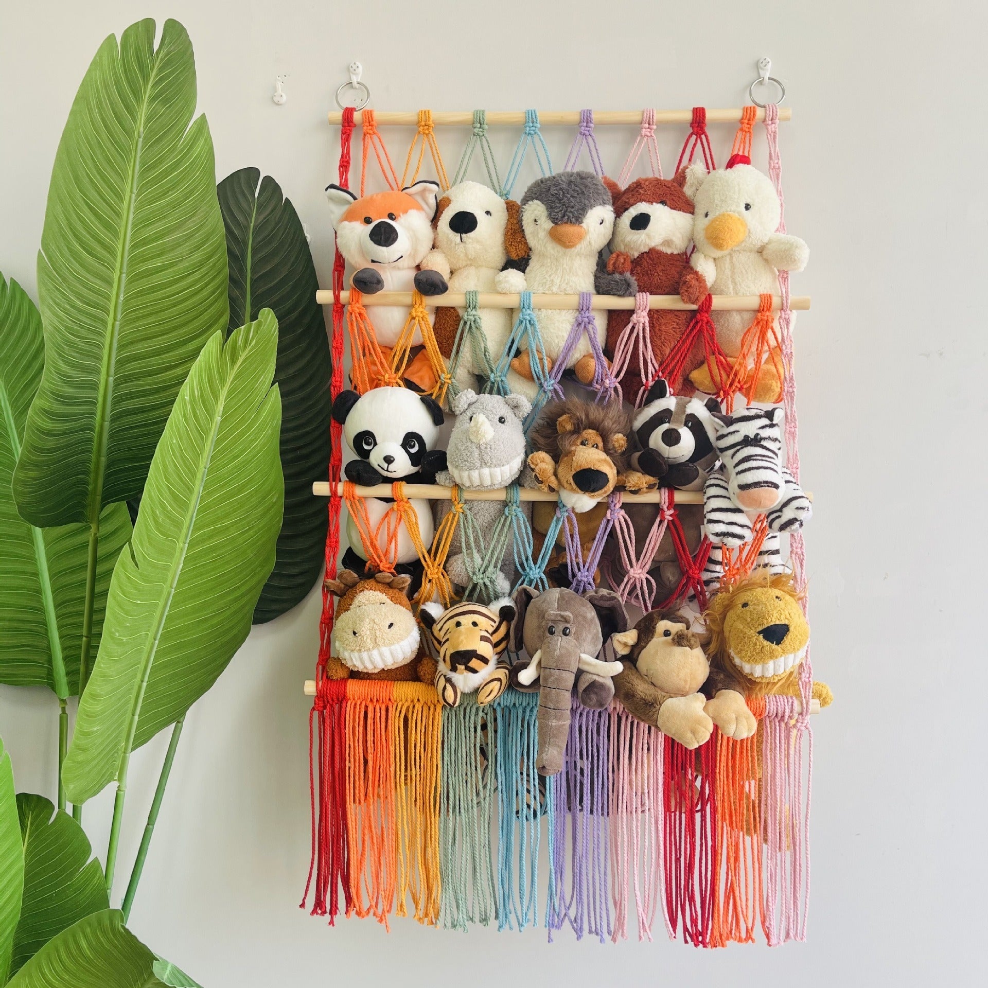 Simple decoration of shelves for children&