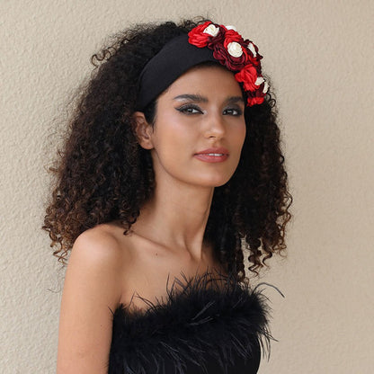 Fashionable design with three-dimensional flower headbands on the side