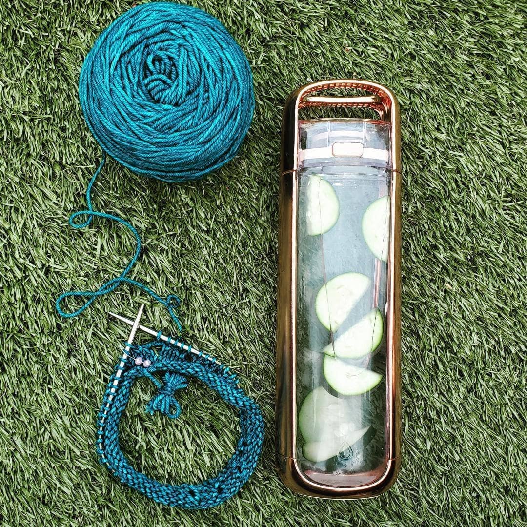 Avocado Sock Knitting Pattern (It&