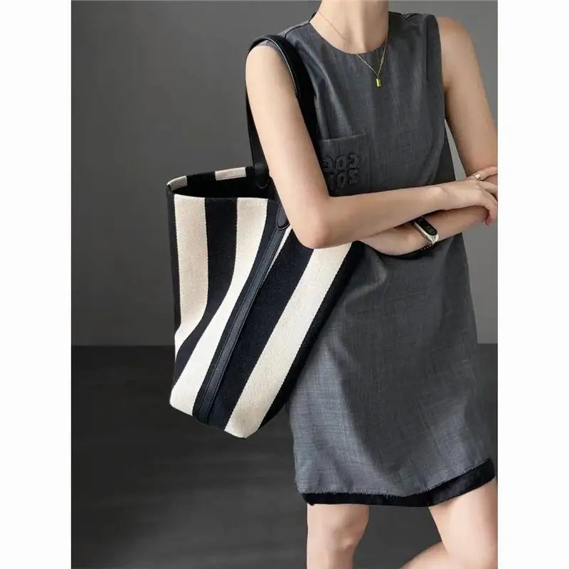 Black and white contrasting wide shoulder strap women&
