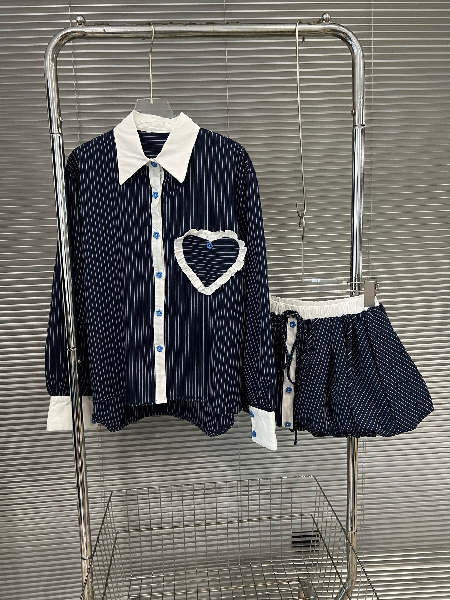 Fashion contrasting polo collar heart striped shirt top women&
