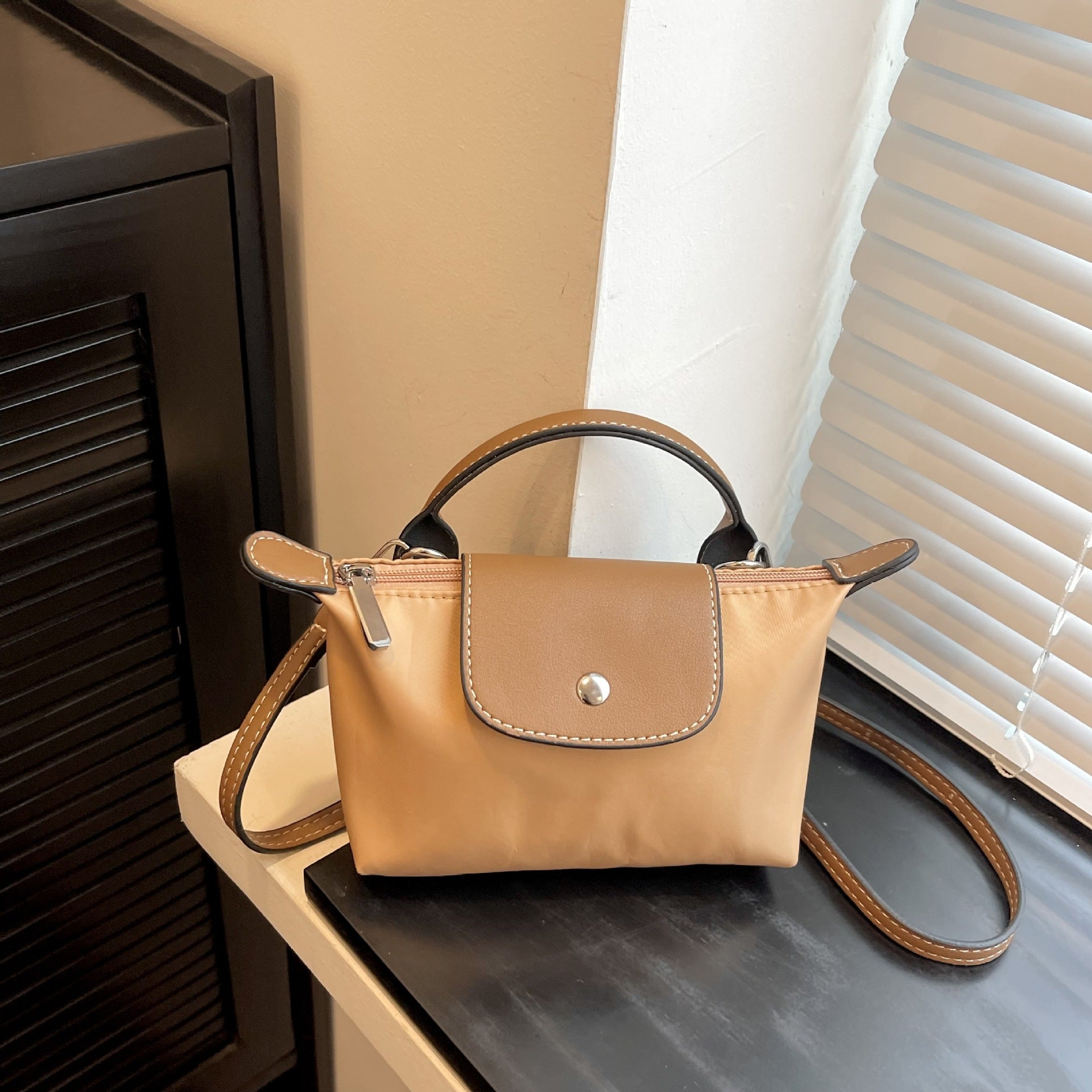 Retro fashion versatile women&